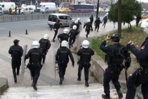 İstanbul &Uuml;niversitesi'nde gerginlik