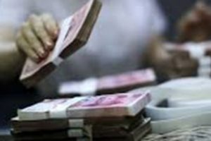 Yıllarca biriktirdiği paralar bankacıları perişan etti
