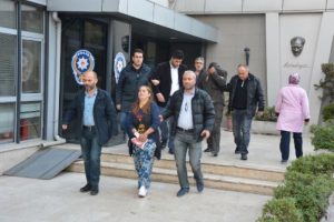 Bursa'da 2 evden hırsızlık yapan 5 ş&uuml;pheli yakalandı