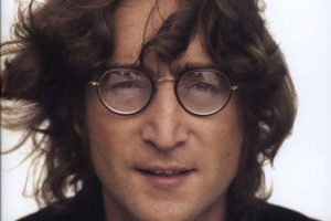 Bug&uuml;n John Lennon'ın &ouml;l&uuml;m yıld&ouml;n&uuml;m&uuml;