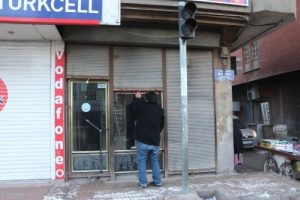 Ağrı'da elektrik kesintisi kepenk kapattırdı