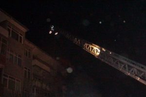 İstanbul'da birer saat arayla ikinci &ccedil;atı yangını