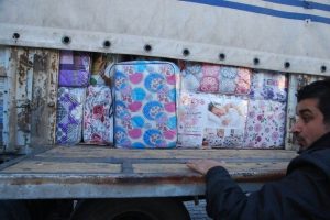 &Ccedil;eyiz eşyası taşıyan kamyona ka&ccedil;ak sigara operasyonu