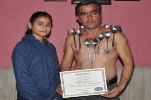 V&uuml;cudundaki bioenerjiyle eşini migrenden kurtardı