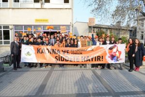 Bursa'da &ouml;ğrenciler şiddetsiz bir toplum i&ccedil;in &ccedil;ağrıda bulundu