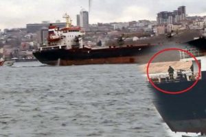 Rus gemisine İstanbul Boğazı'nda &ccedil;ok yakın takip
