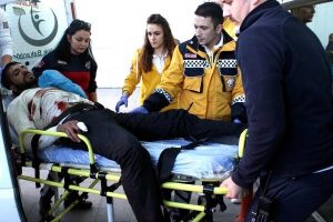 Alkoll&uuml; gen&ccedil; 6 yerinden bı&ccedil;aklandı