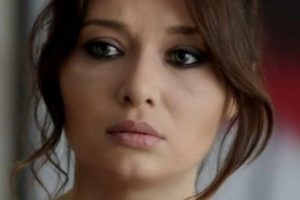 Nurg&uuml;l Yeşil&ccedil;ay, Yeşim Salkım'a &ouml;vg&uuml;ler yağdırdı...