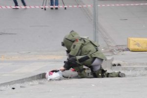 Taksim'de ş&uuml;pheli bavul kontroll&uuml; patlatıldı