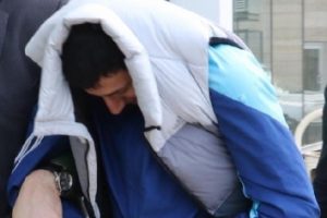 İki gen&ccedil; kıza taciz ş&uuml;phelisi yakalandı