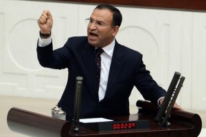 Bakan HDP'li vekilleri fena utandırdı