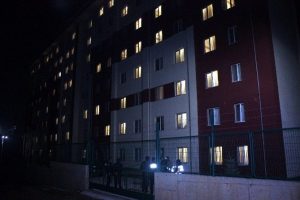 &Uuml;niversite &ouml;ğrencisi 8. kattan atlayarak intihar etti
