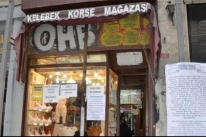 Kelebek Korse bug&uuml;n kepenk kapatıyor
