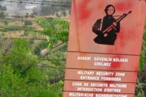 Askeri b&ouml;lgede &ccedil;ekim yapan 4 Rus yakalandı