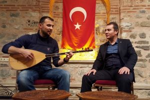 Bursa'dan Putin'e sazlı t&uuml;rk&uuml;l&uuml; g&ouml;nderme