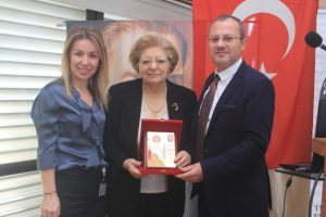 T&uuml;rk Kadınlar Birliği'ne  Do&ccedil;.Dr.Alp Gurbet konuk oldu....