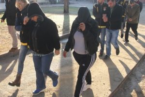 Adana'da analı kızlı fuhuş &ccedil;etesi &ccedil;&ouml;kertildi