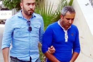 'Melek' erkek &ccedil;ıkınca aldatıldığını d&uuml;ş&uuml;nerek bı&ccedil;akladı