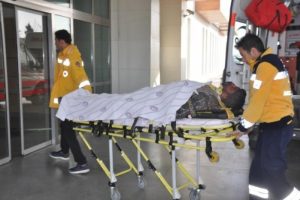 17 yaşındaki ehliyetsiz s&uuml;r&uuml;c&uuml; otomobiliyle takla attı: 3 yaralı