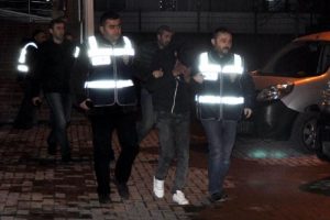 4 telefon dolandırıcısı parayı alırken yakalandı