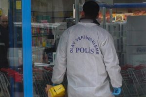 İstanbul'da bı&ccedil;aklı market soygunu
