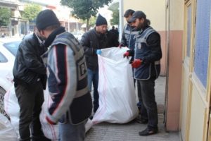 Adana'da 105 kilo esrar ele ge&ccedil;irildi