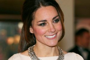 Kate Middleton Prenses'in tacını taktı...