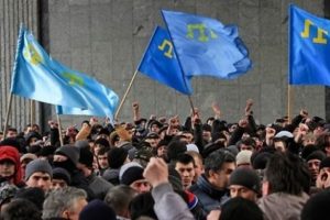 Kırım T&uuml;rkleri Rusya'yı protesto etti