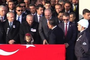 Şehit polise son yolculuğuna uğurlanıyor