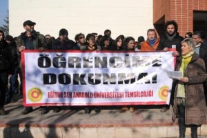 Akademisyenler, g&ouml;r&uuml;nt&uuml; &ccedil;eken &ouml;zel g&uuml;venliğe tepki g&ouml;sterdi