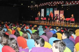 Meclis &uuml;yeleri deneyimlerini Bursalı &ouml;ğrencilerle paylaştı