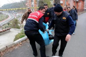 Emekli matbaacı merdiven boşluğunda &ouml;l&uuml; bulundu