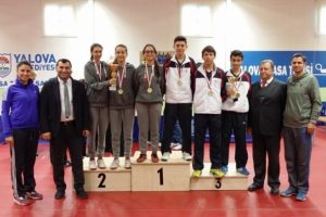 Yalova Bah&ccedil;eşehir'den &ccedil;ifte şampiyonluk