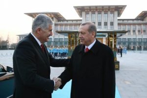 Erdoğan, Bosna Hersek Cumhurbaşkanlığı Konseyi &uuml;yelerini resmi t&ouml;renle karşıladı