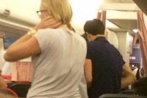 U&ccedil;akta kalp krizi ge&ccedil;iren yolcu &ouml;ld&uuml;