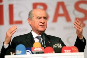 MHP'de kritik eşik aşıldı, imzalar toplandı