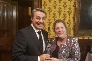 Kadir İnanır'a Lordlar Kamarası'ndan &ouml;d&uuml;l