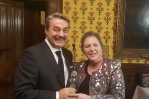 Kadir İnanır'a Lordlar Kamarası'ndan &ouml;d&uuml;l