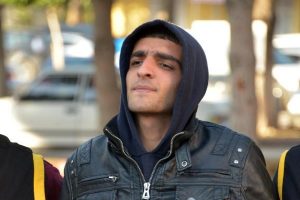 Babasının otomobiliyle gezmeye &ccedil;ıktı arkadaşlarıyla imalathane soydu