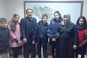 &Ouml;ğrenciler buldukları c&uuml;zdanı sahibine teslim etti