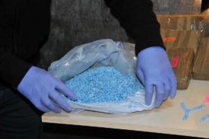 Uyuşturucu ticareti yapan baba ve kızı g&ouml;zaltına alındı