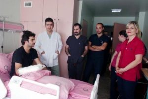 Mobilyacının kopan parmakları 10 saatte dikildi