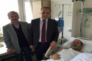 &Ccedil;atışmada yaralanan polisi belediye başkanı ziyaret etti