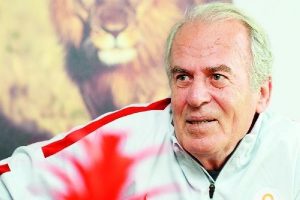Mustafa Denizli: Beşiktaş'ın Avrupa Ligi'ne katılamamasına &ccedil;ok &uuml;z&uuml;ld&uuml;m