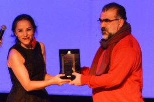 Bursa Nil&uuml;fer Belediyesi Sanat Danışmanı Emre Feza Soysal'a &ouml;d&uuml;l