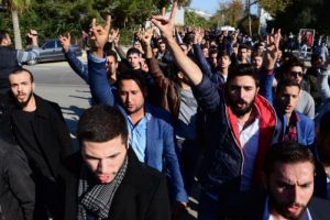 &Ccedil;ukurova &Uuml;niversitesi'nde taşlı gazlı arbede