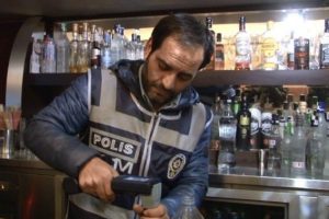 İzmir'de 264 sahte rakı ele ge&ccedil;irildi