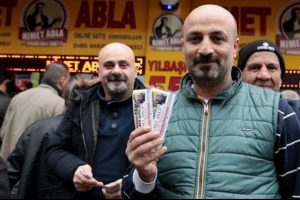 Vatandaşlar Milli Piyango'ya koştu, biletler bitiyor...