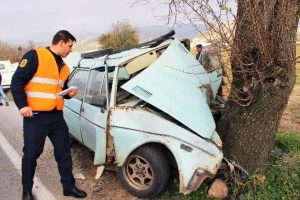 Ağaca tosladı, 'Ben kaza yapmadım' dedi
