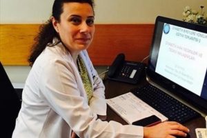 'Ayak derisindeki &ccedil;atlaklar diyabetin habercisi olabilir'
